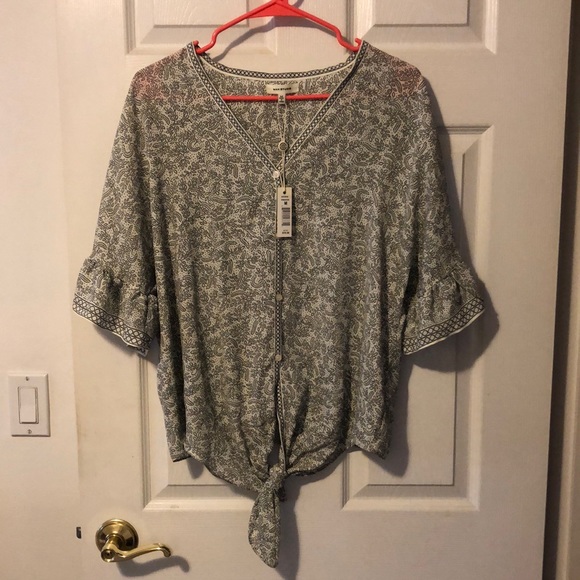 Max Studio Tops - Max Studio Blouse (Size M)